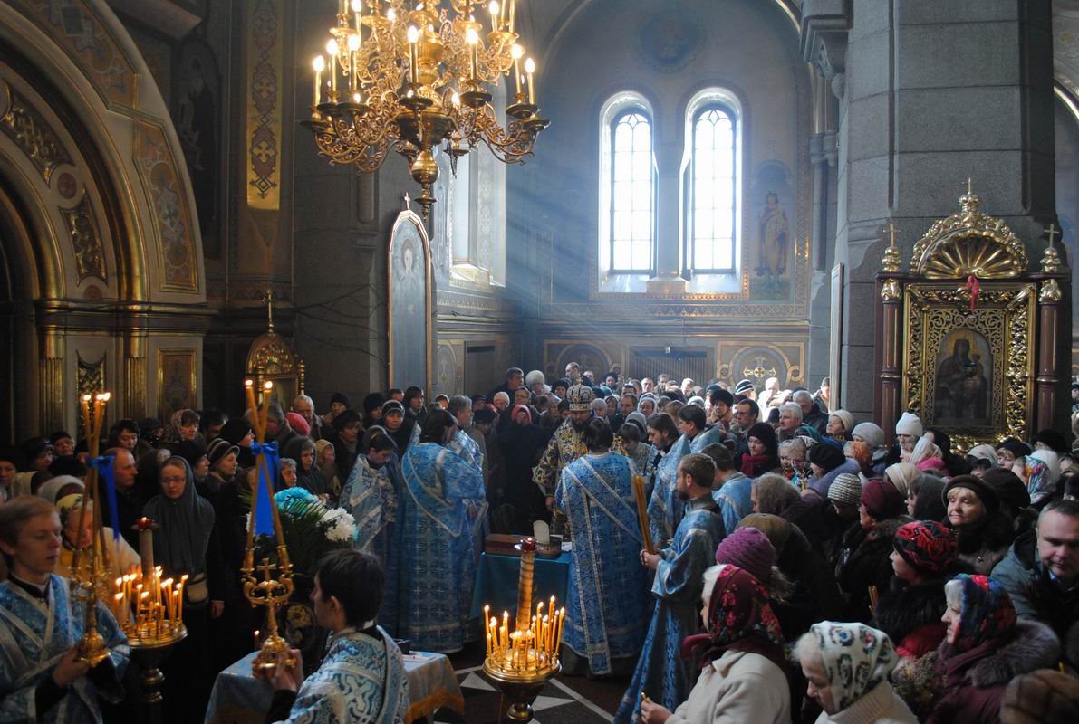 Історія, традиції, легенди: сьогодні львів'яни святкують Стрітення Господнє фото