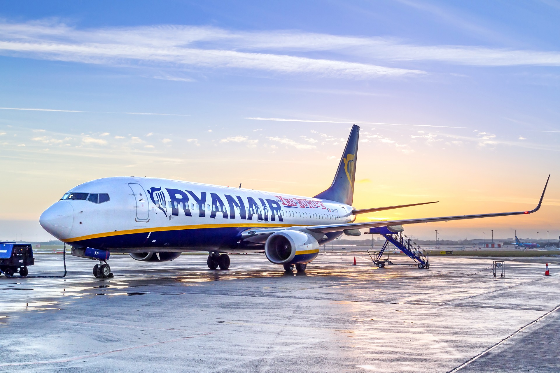 Від 20 до 46 євро: перелік рейсів Ryanair та ціни на квитки з Києва та Львова фото