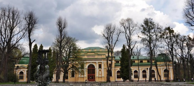 Унікальний палац, в якому сьогодні займаються студенти Унікальний палац, в якому сьогодні займаються студенти