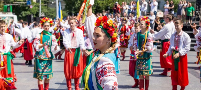 Дали гопака! Як львів’яни відзначили День Конституції (фото, відео) Дали гопака! Як львів’яни відзначили День Конституції (фото, відео)