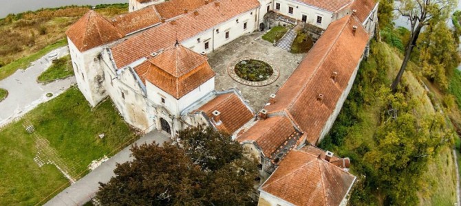 Топ-5 маловідомих замків Львівщини, які варто відвідати Топ-5 маловідомих замків Львівщини, які варто відвідати