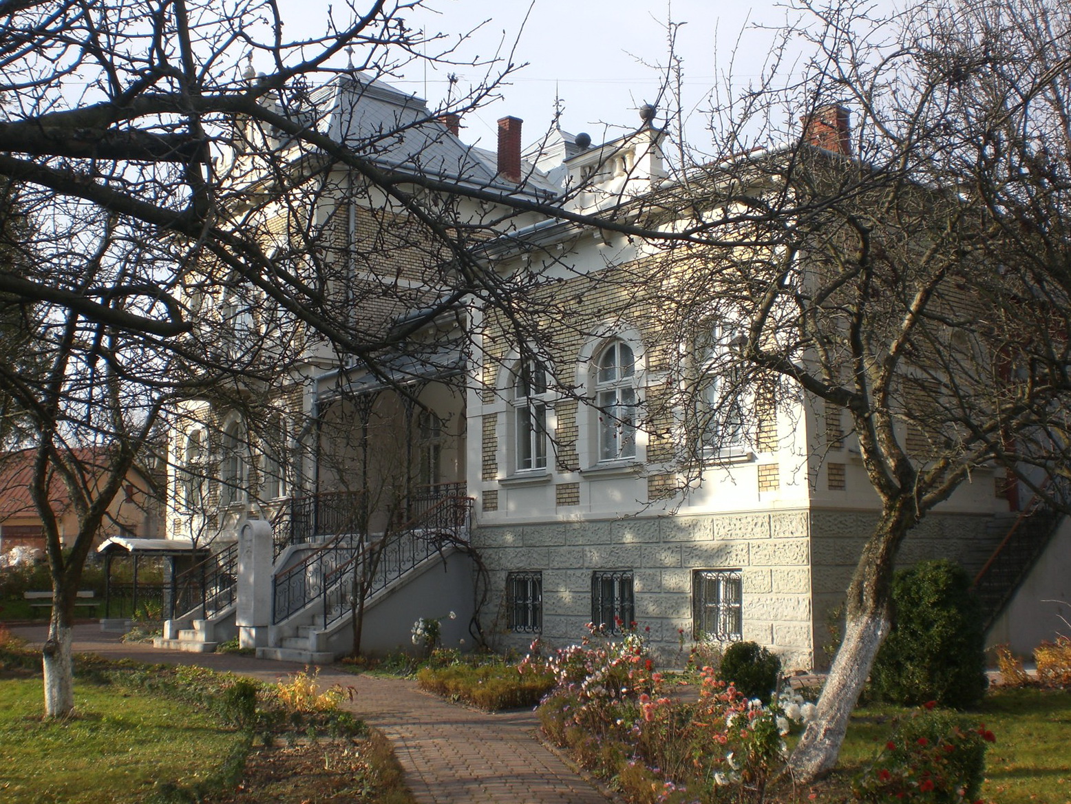 Будинок, у якому з 1908-го по 1914 рік жив Михайло Грушевський знаходиться поряд з будинком Івана Франка © WIKI