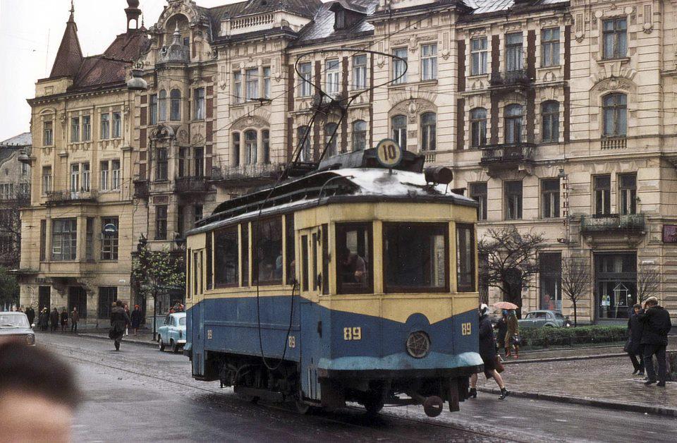 Львів, трамвай на площі Соборній