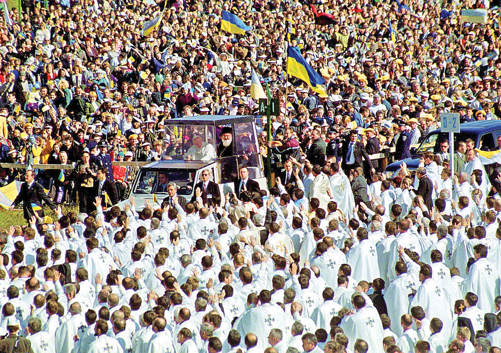 Папа Іван Павло II та Блаженніший Любомир у Львові. 2001 рік ©  Vladimir Gontar