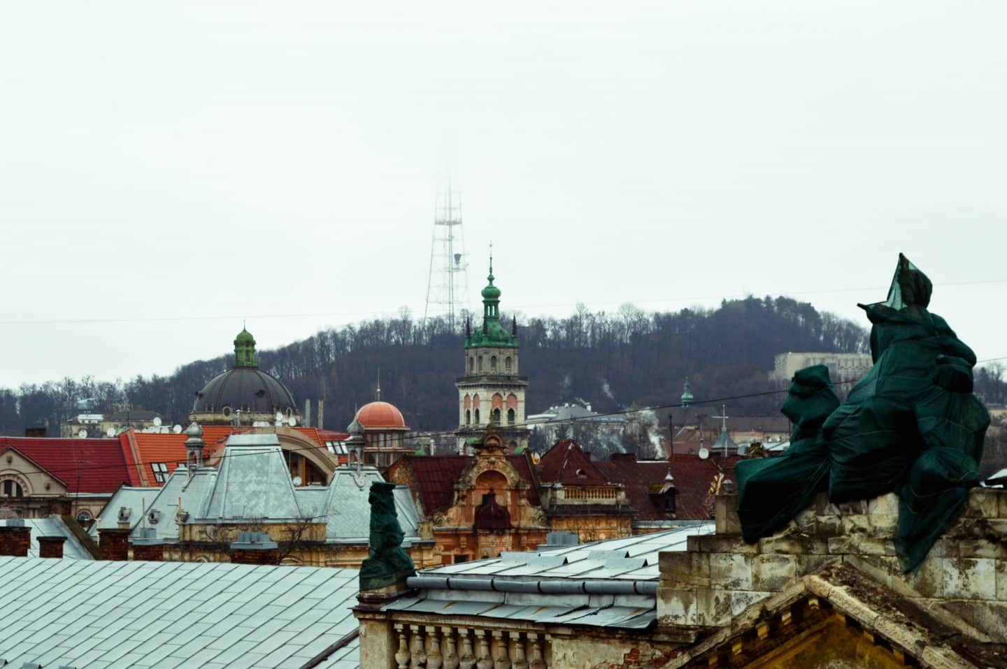 Краєвид з даху Швейцарського готелю, що на вул. Князя Романа, 20 © Ірина Особа