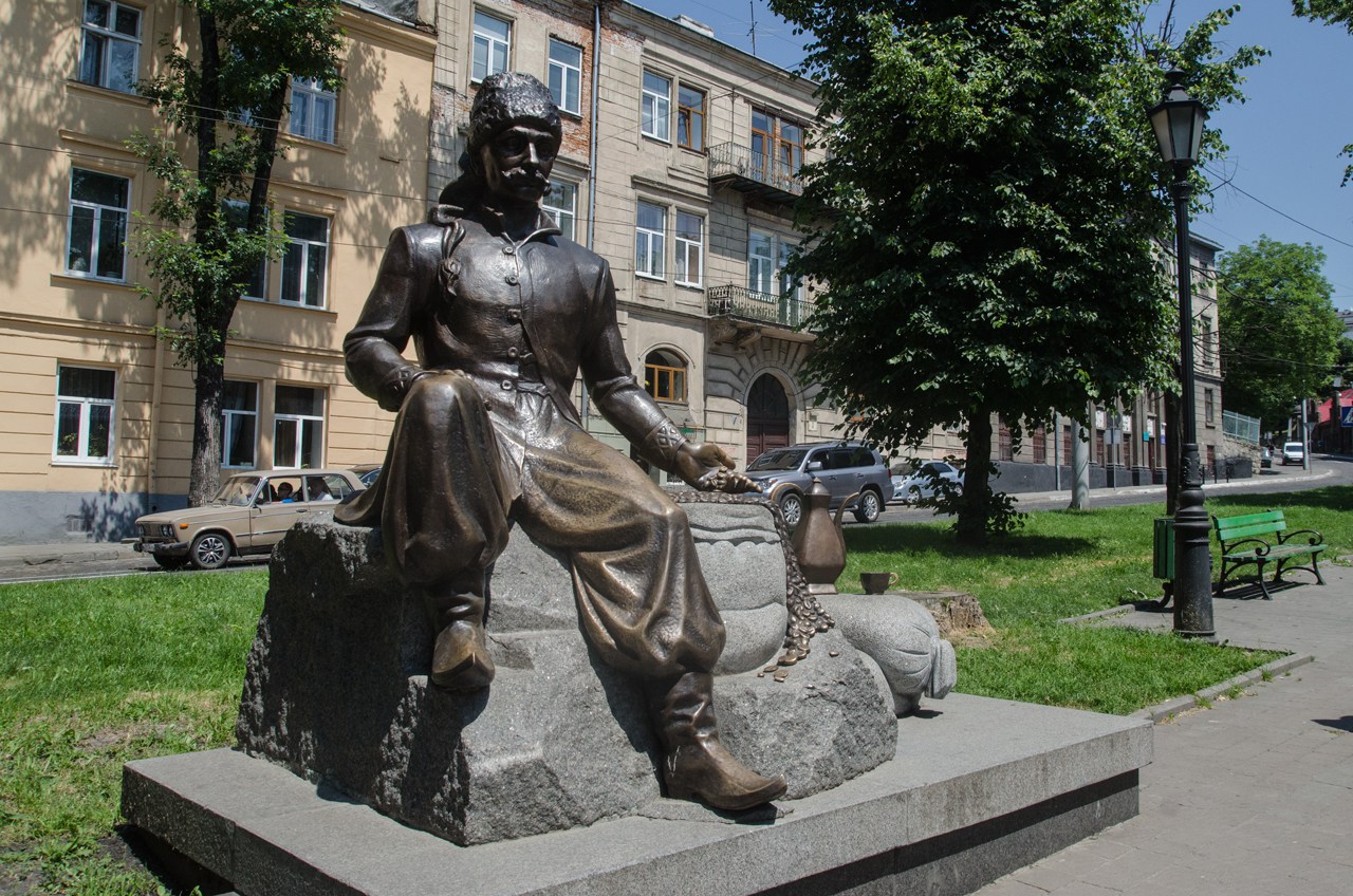 Пам'ятник Юрію Кульчицькому у Львові.