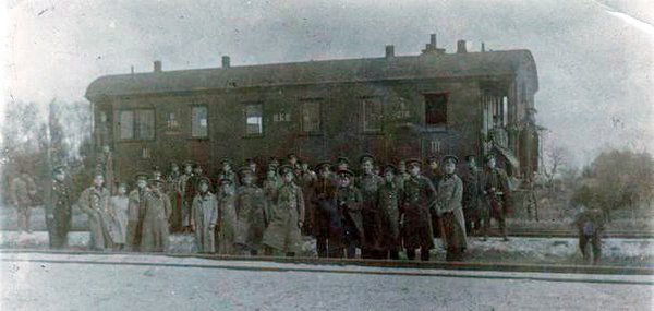 Студенти на станції Крути, фото незадовго до бою