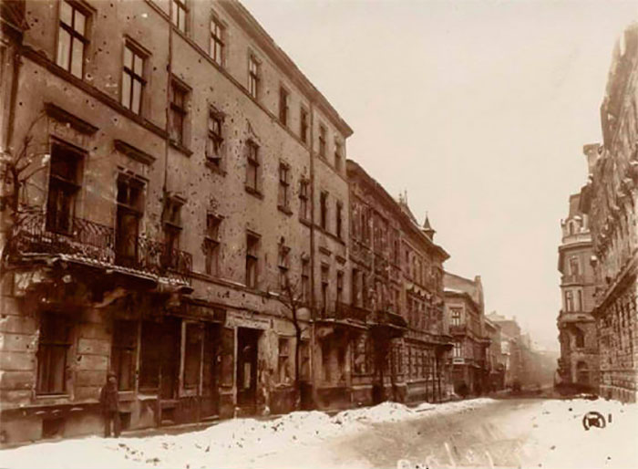 Львів, будинок по вулиці Дорошенка, 42. Фотографія 1918 року