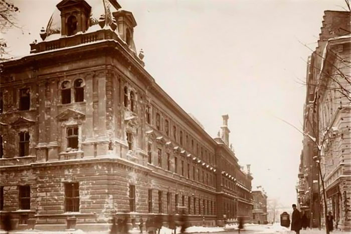 Головна пошта після пожежі. Фотографія 1918 року