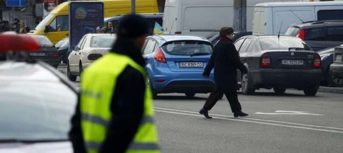 Поліція Львівщини розшукує жінку, яка грабує місцевих жителів: розмовляє суржиком (ФОТО) Поліція Львівщини розшукує жінку, яка грабує місцевих жителів: розмовляє суржиком (ФОТО)