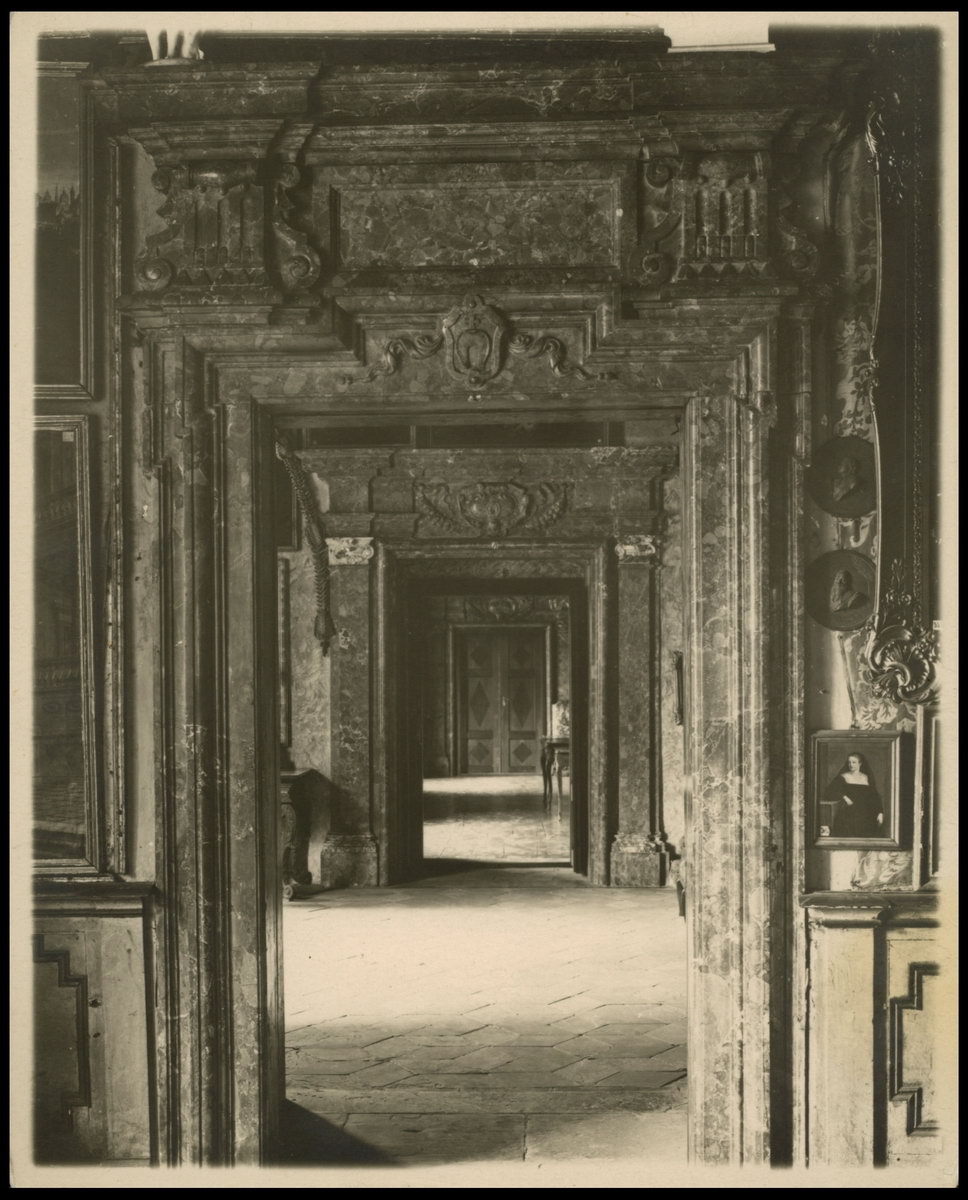 Амфіляда в Підгорецькому замку. Фото 1909 року
