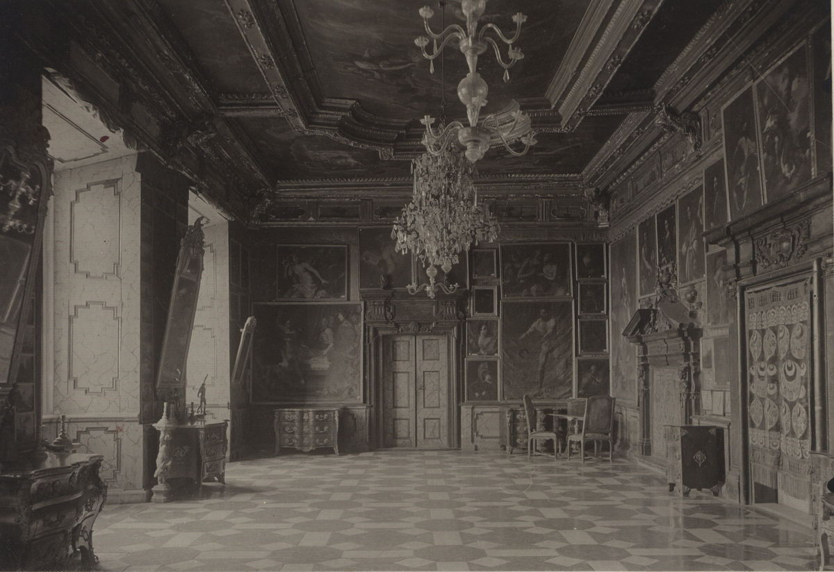 Багряна Зала Підгорецького замку. Фото 1910 року