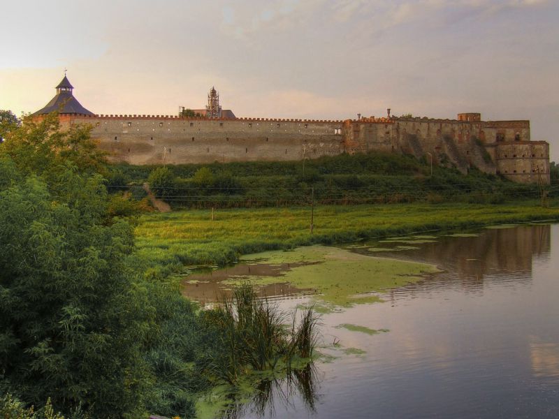 Фортеця «Білий лебідь», Меджибіж - 50 найкрасивіших замків, палаців і фортець України