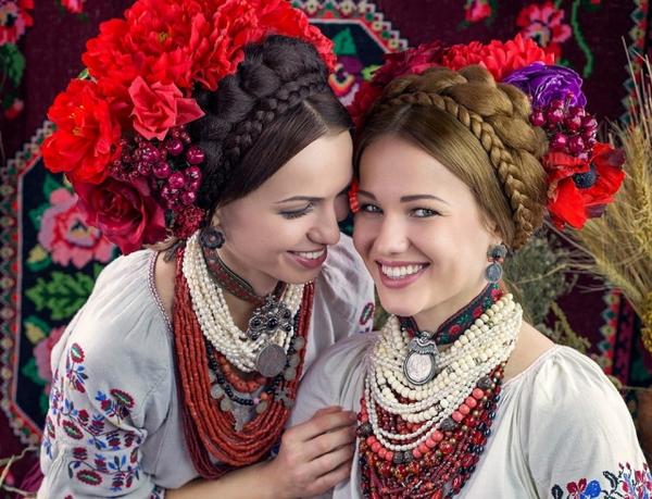 Пишна коса – плетений символ дівочої української краси