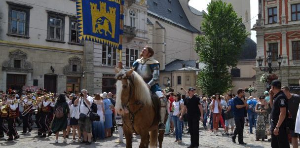Львів святкує 762 день народження: центром міста пройшов традиційний святковий парад Львів святкує 762 день народження: центром міста пройшов традиційний святковий парад