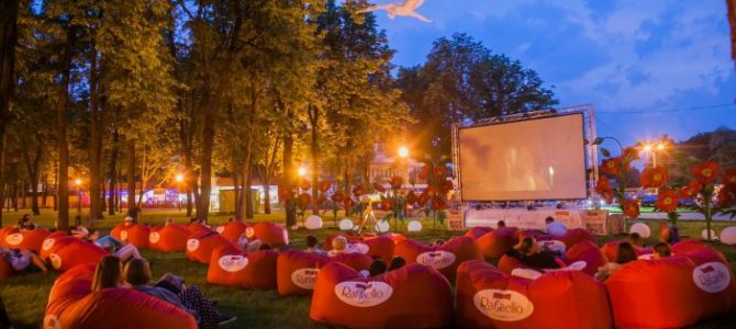 Львів’ян запрошують на романтичні кінопокази просто неба у Стрийському парку Львів’ян запрошують на романтичні кінопокази просто неба у Стрийському парку