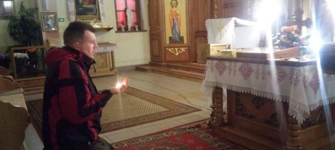 «Львів. Після літургії всі розійшлися, а цей хлопець попросив мене дати йому свічку… Довго молився, а тоді сказав…» «Львів. Після літургії всі розійшлися, а цей хлопець попросив мене дати йому свічку… Довго молився, а тоді сказав…»