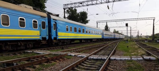 Про високу напругу не знала, їй мали про це сказати: постраждала дівчина, яка хотіла зробити селфі на вагоні поїзда, розповіла подробиці інциденту (фото) Про високу напругу не знала, їй мали про це сказати: постраждала дівчина, яка хотіла зробити селфі на вагоні поїзда, розповіла подробиці інциденту (фото)