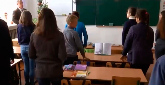 У Львові розпочали службове розслідування щодо ситуації зі школярем, якого вчитель покинув на кордоні з Угорщиною У Львові розпочали службове розслідування щодо ситуації зі школярем, якого вчитель покинув на кордоні з Угорщиною