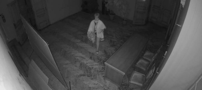 Львівська лікарка справила малу нужду у графин зі столу президії міськради Львівська лікарка справила малу нужду у графин зі столу президії міськради