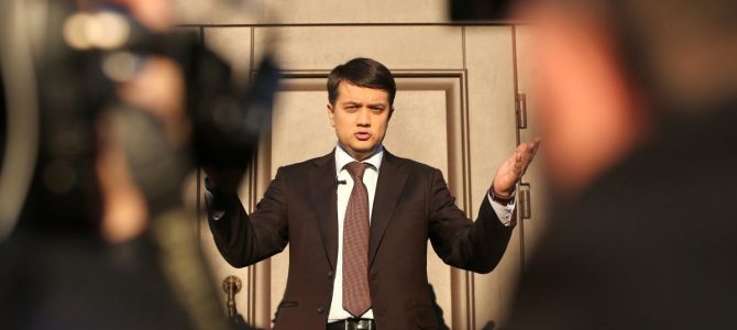 Мова, війна, тарифи: у Зеленського окреслили перші напрямки роботи майбутнього президента Мова, війна, тарифи: у Зеленського окреслили перші напрямки роботи майбутнього президента