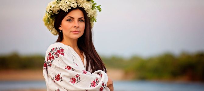 Чуттєва та емоційна пісня “Два кольори” у виконанні Оксани Мухи (відео) Чуттєва та емоційна пісня “Два кольори” у виконанні Оксани Мухи (відео)