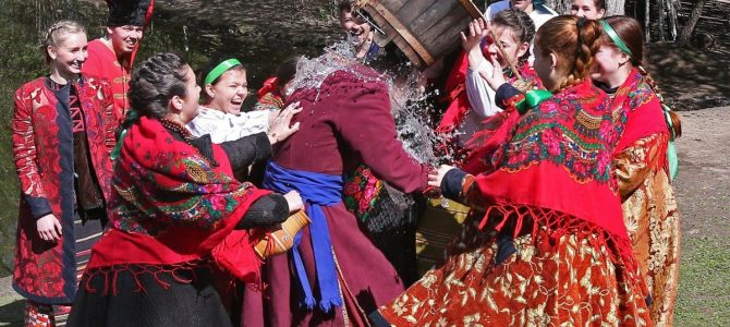 Великодній або Поливаний понеділок: як святкують Великодній або Поливаний понеділок: як святкують