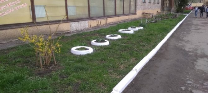 Львів’янам нагадують про заборону білити бордюри та дерева Львів’янам нагадують про заборону білити бордюри та дерева