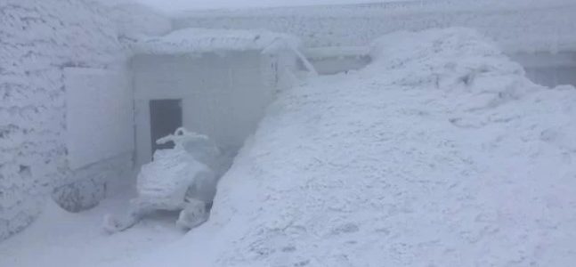 У Карпатах посеред квітня випало 1,3 метра снігу: неймовірні фото, відео У Карпатах посеред квітня випало 1,3 метра снігу: неймовірні фото, відео