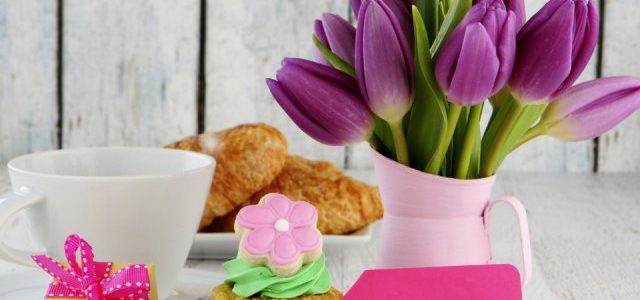 Вірші до Дня матері 2019: найкращі привітання у віршах для мами Вірші до Дня матері 2019: найкращі привітання у віршах для мами