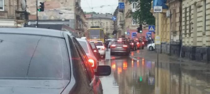 На Львівщині пройшли сильні зливи: Львів у воді (відео) На Львівщині пройшли сильні зливи: Львів у воді (відео)