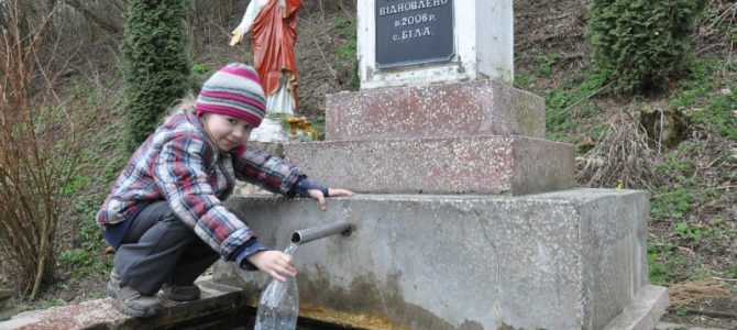 Біля Чернівців є джерело, яке лікує очі Біля Чернівців є джерело, яке лікує очі