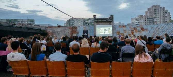 У Львові стартує сезон безкоштовних кінопоказів на даху центру Довженка У Львові стартує сезон безкоштовних кінопоказів на даху центру Довженка
