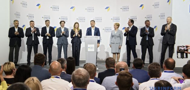 Гройсман представив команду, з якою піде на вибори Гройсман представив команду, з якою піде на вибори