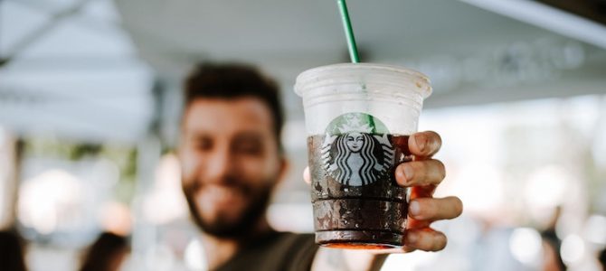 Каву Starbucks продаватимуть в аеропортах чотирьох міст України Каву Starbucks продаватимуть в аеропортах чотирьох міст України