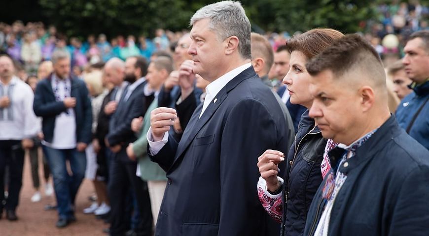 Петро Порошенко у Зарваниці: закликаю усіх помолитися за Україну