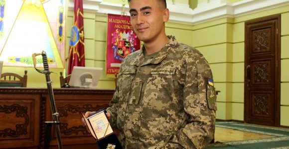Львівський курсант отримав британський «Меч кращого закордонного випускника» Львівський курсант отримав британський «Меч кращого закордонного випускника»