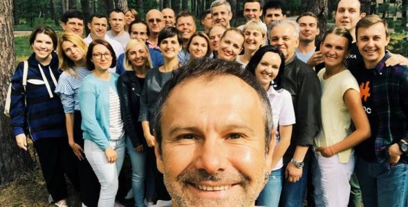 Вакарчук зібрав фракцію у лісі Вакарчук зібрав фракцію у лісі