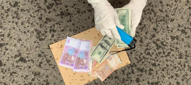 Посадовицю Львівської міськради впіймали на хабарі Посадовицю Львівської міськради впіймали на хабарі