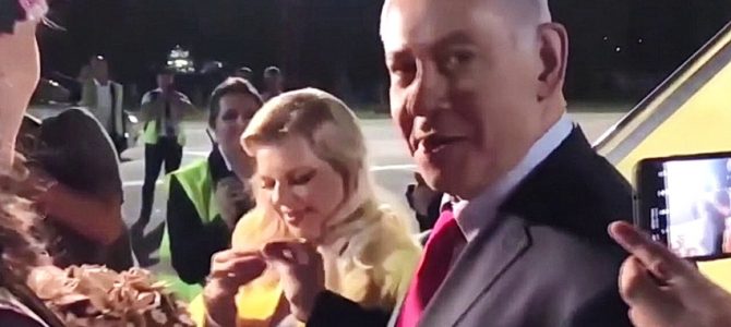 Блогер: “Ось що я вам скажу з приводу Сари, яка відламала шматочок короваю і недбало його викинула” Блогер: “Ось що я вам скажу з приводу Сари, яка відламала шматочок короваю і недбало його викинула”