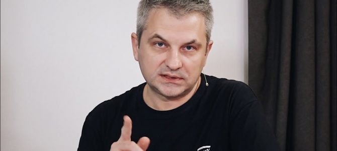 “Володю, є війна. Сховати її за білі шати не вийде” – журналіст жорстко звернувся до Зеленського “Володю, є війна. Сховати її за білі шати не вийде” – журналіст жорстко звернувся до Зеленського