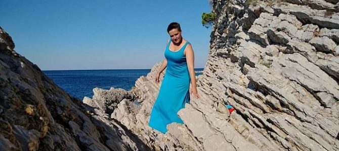 Надя, купи бікіні: Савченко знову купалася в сукні (фото) Надя, купи бікіні: Савченко знову купалася в сукні (фото)
