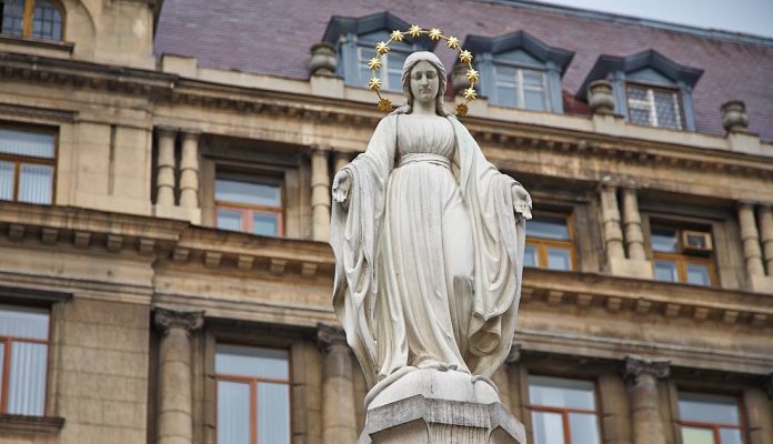 Складна доля скульптури Божої Матері у Львові