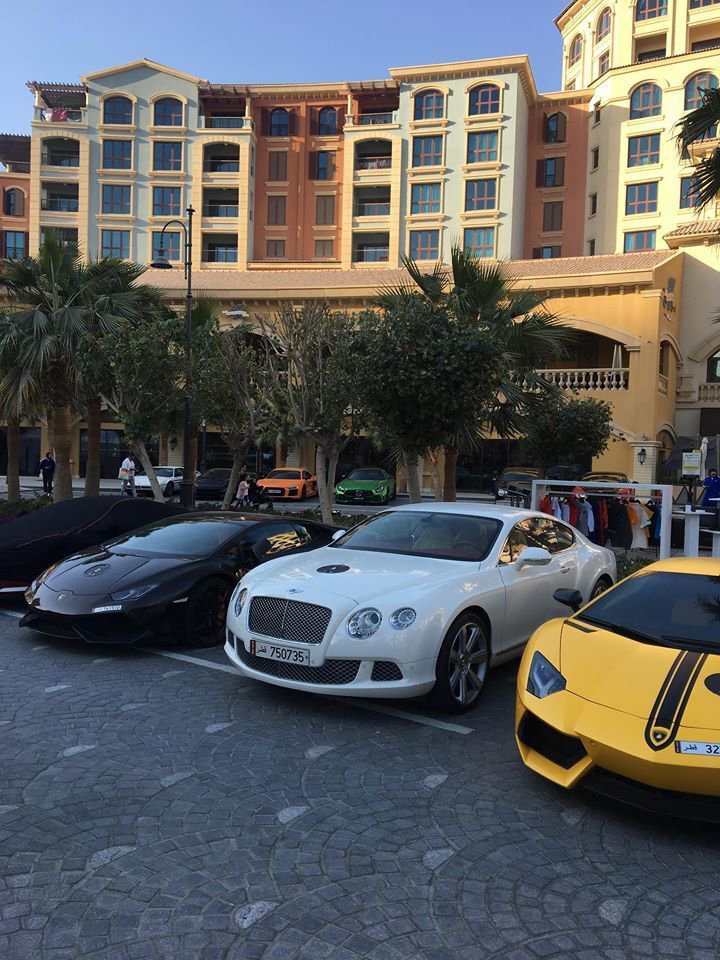В Катарі вигдно купувати машину, бо практично немає податків та дешевий бензин 