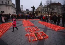 Львів’яни запалили сотні лампадок в пам’ять про жертв Голодомору, фото: Христина Процак