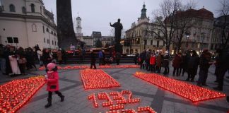 Львів’яни запалили сотні лампадок в пам’ять про жертв Голодомору, фото: Христина Процак