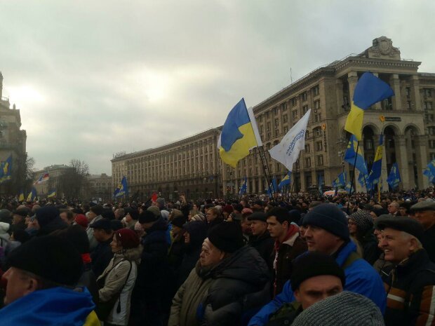 Протест на Майдані, Знай.uа