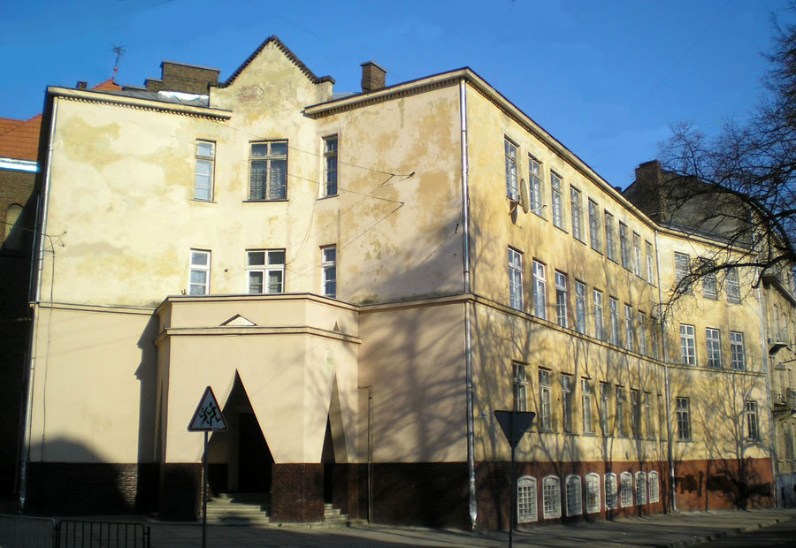 Добудована у 1930-х «біла» школа