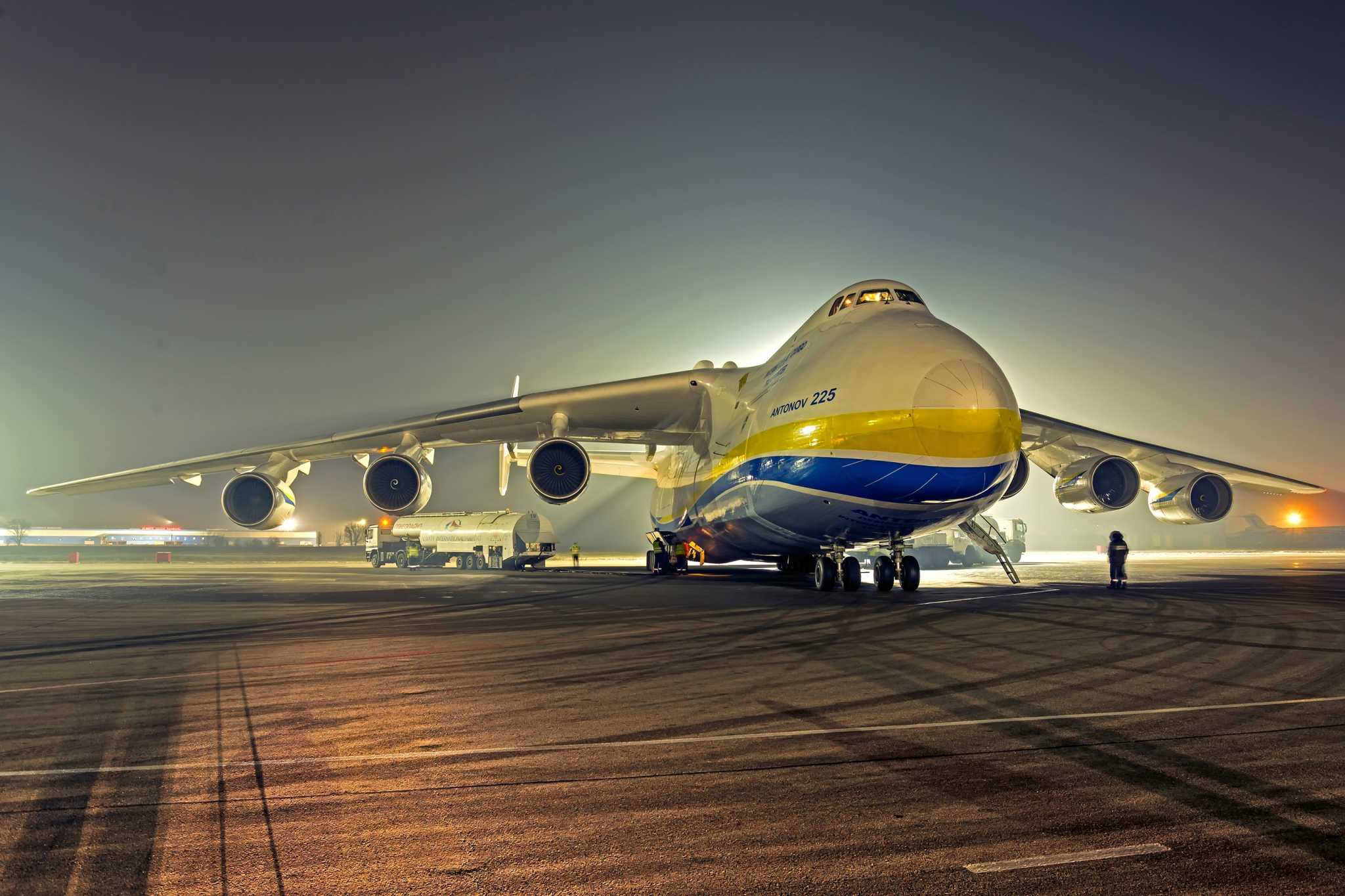 Український літак-гігант "Мрія" доставив до Польщі рекордний медичний ...