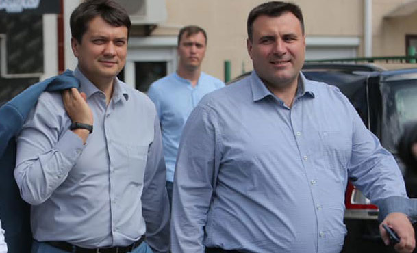 Дмитро Разумков і Сергій Мандзій під час виборчої кампанії до парламенту влітку 2019 року у Хмельницькому